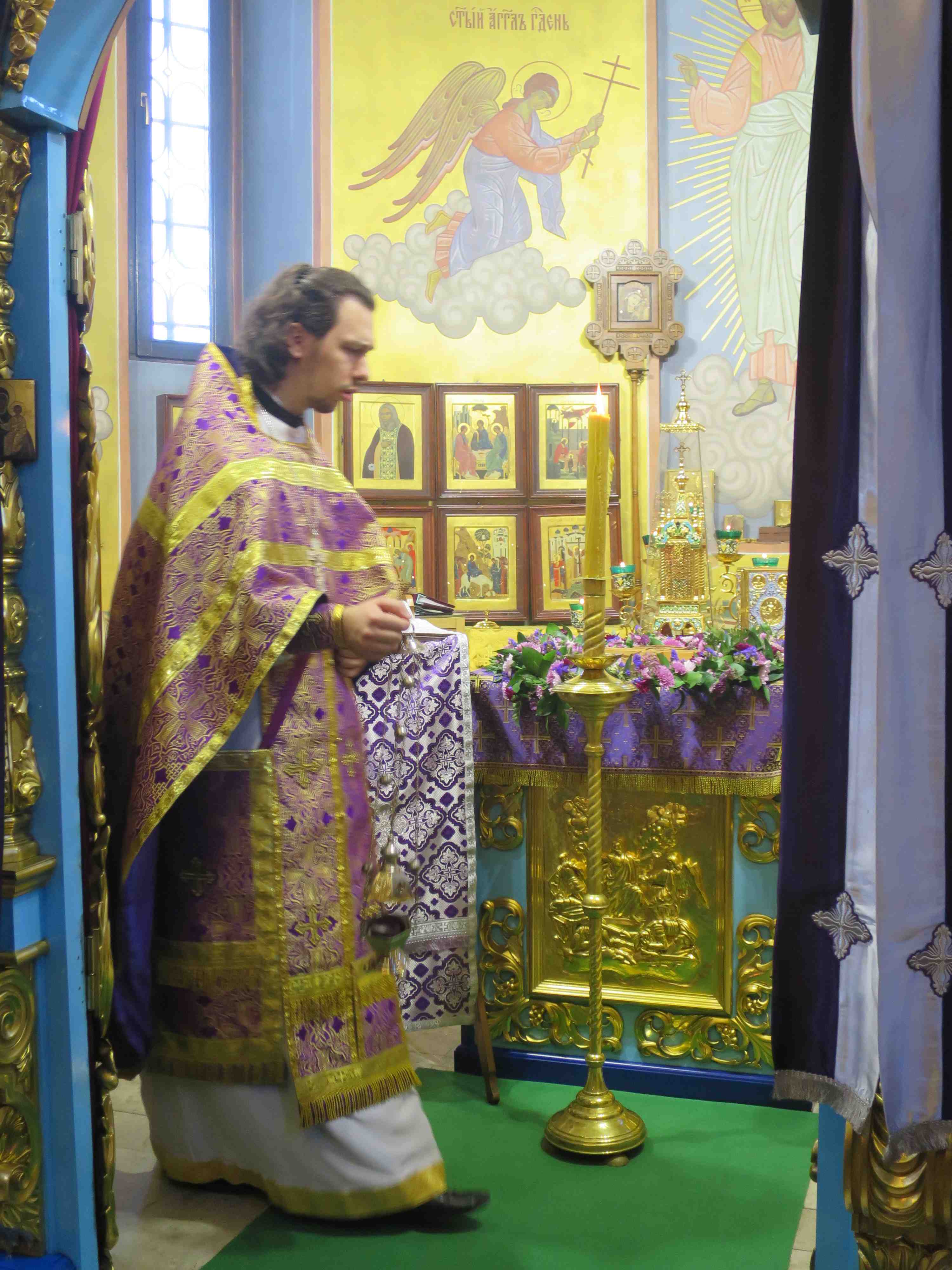 Праздник изнесения честных. Праздник изнесения честных